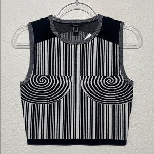 Forever 21 Women’s Size XS Knitted Black and White Spiral Crop Top